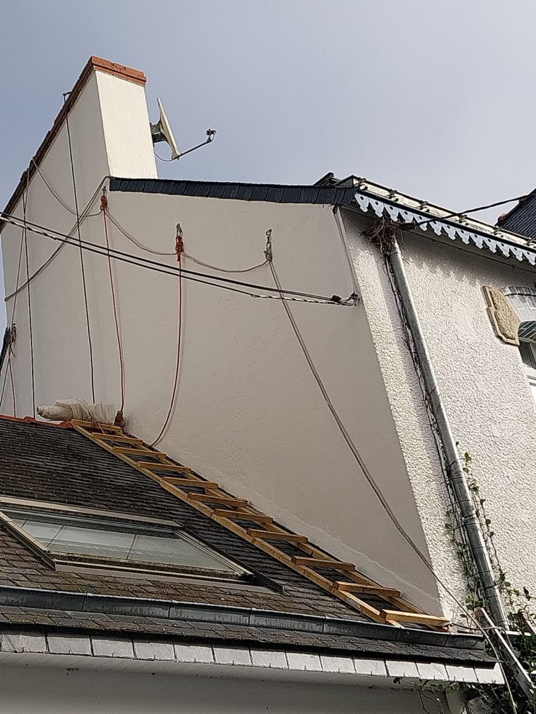 Travaux en Hauteur : Urbain ( traitement anti-mousse) la corde tendue